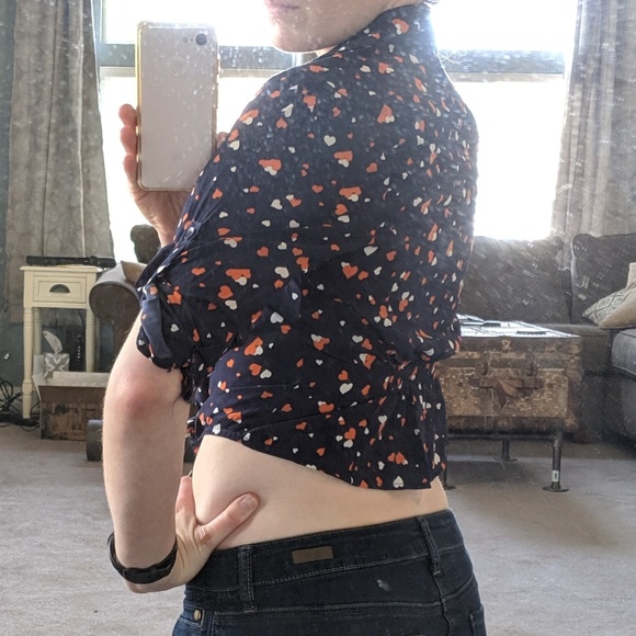 Heart 💓 print crop tie-waist blouse - Picture 8 of 8